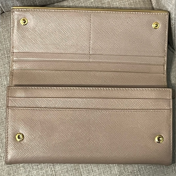 PRADA Saffiano Metal Bar Continental Flap Wallet Argila - Picture 13 of 16